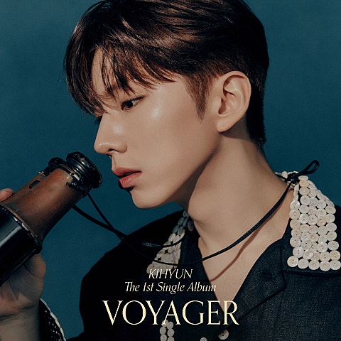 기현(몬스타엑스) VOYAGER 자켓