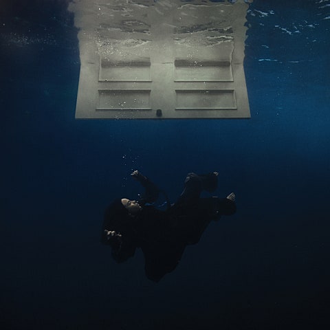 Billie Eilish LUNCH 자켓