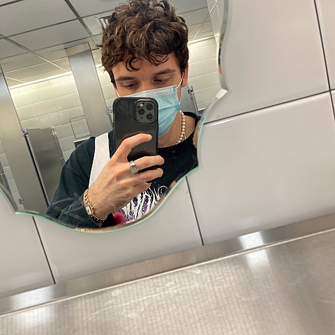 Lauv 2021 앨범 자켓