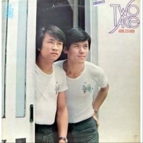 어니언스 돌에 핀 꽃 자켓