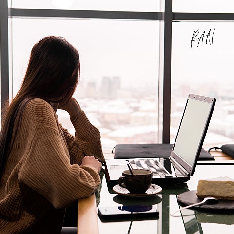 란(RAN) 끝내 울지도 못한 나야 자켓